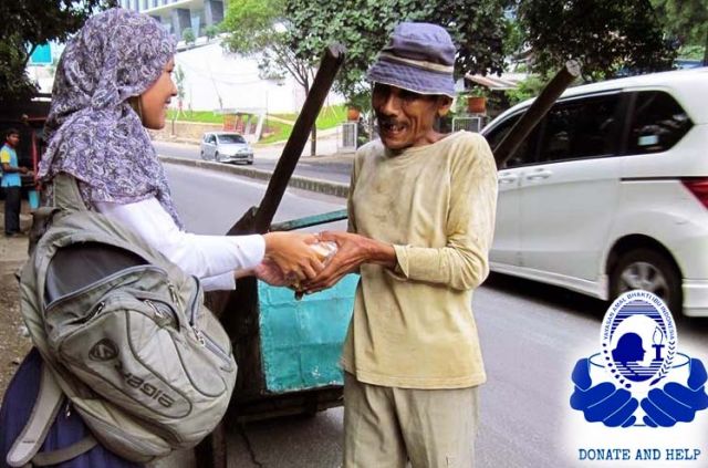 Jangan pernah lupakan orang-orang yang kesusahan disekitarmu